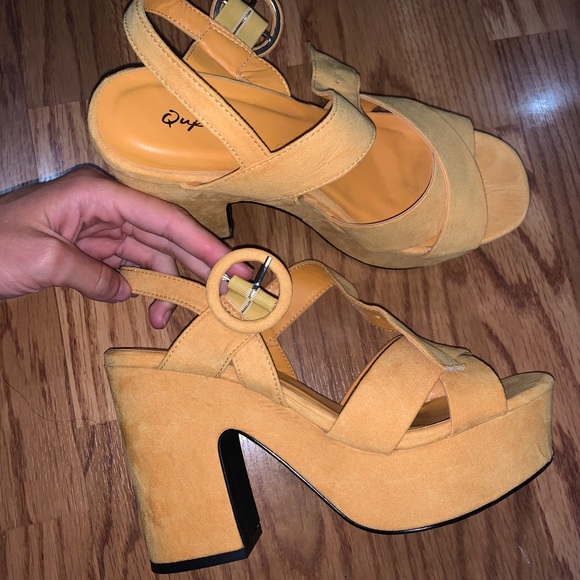 Lulus Yellow platform Heels - Picture 1 of 4